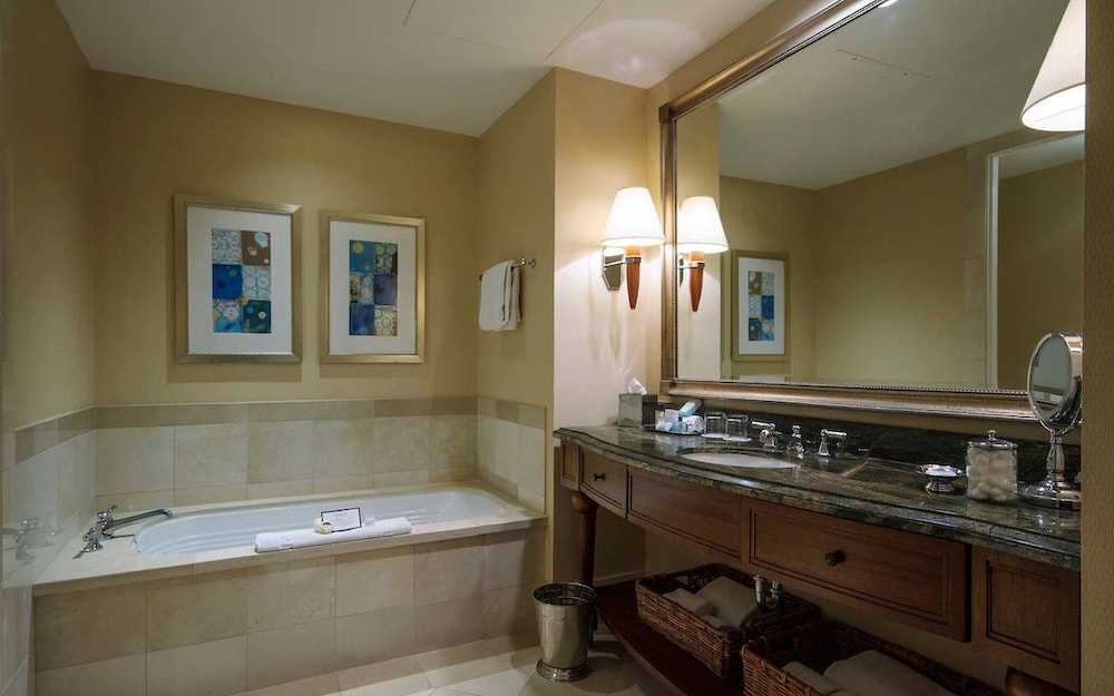 Premier Room, 1 King Bed, Balcony (Riverview) - Photo 6
