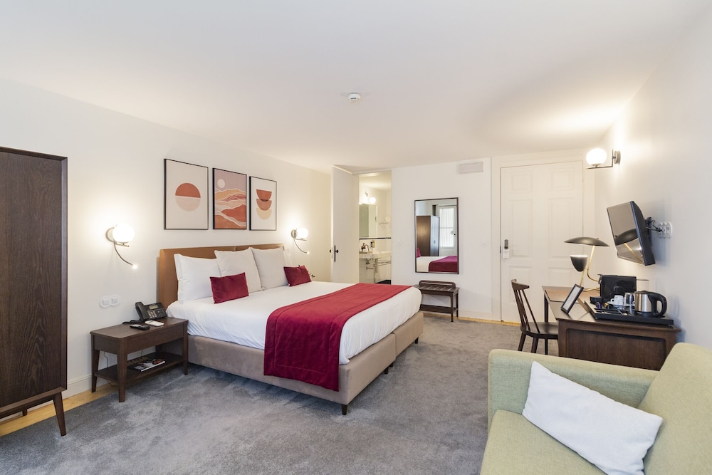 Deluxe Room with Garden View - Photo 2