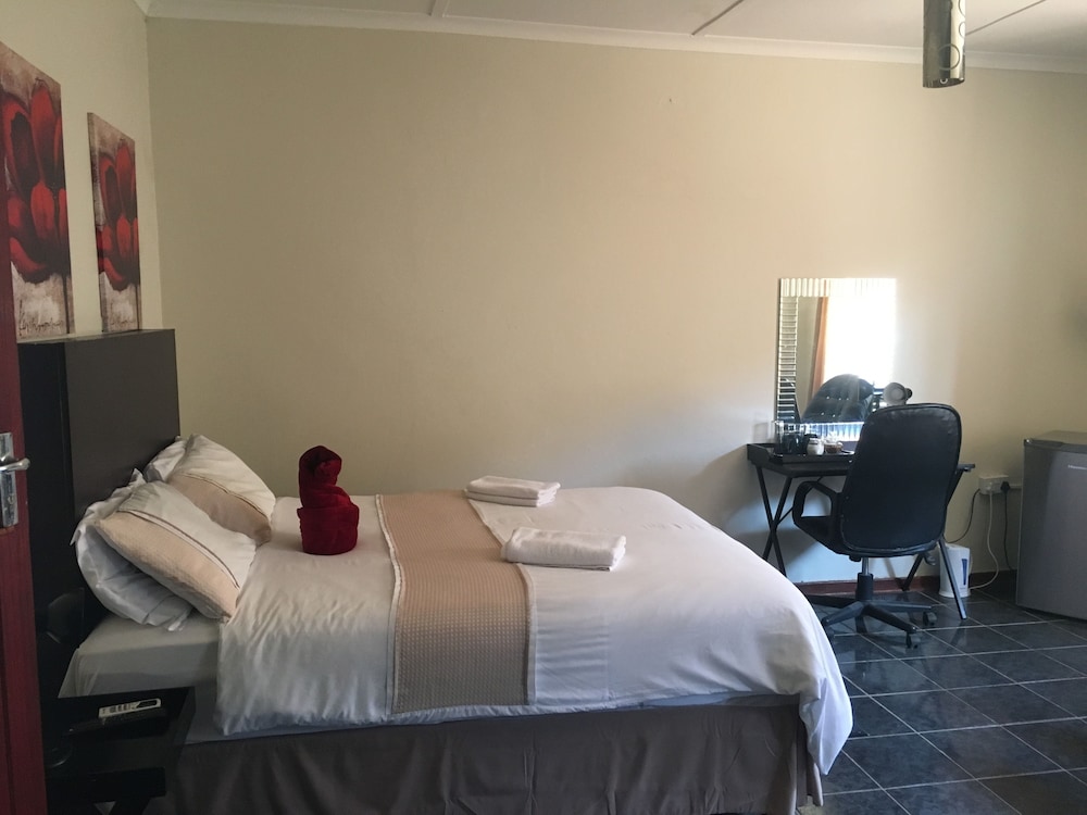 Standard Studio, 1 Queen Bed