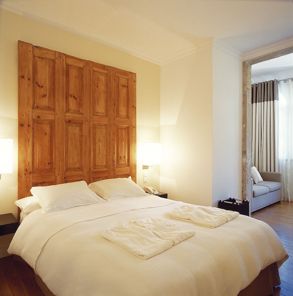 Superior Double or Twin Room thumbnail 6