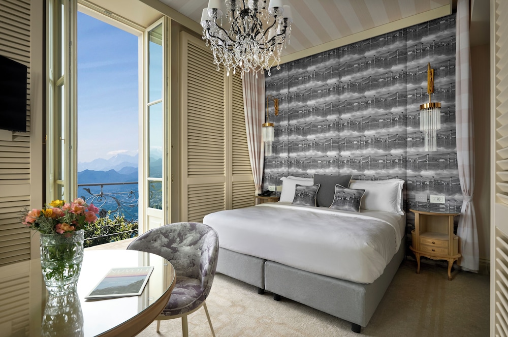 CABANA CORNER ROOM