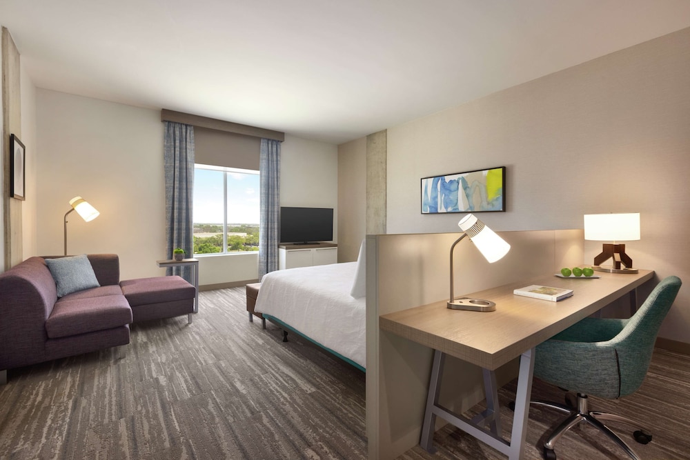 Deluxe Room, 1 King Bed, Accessible (Hearing) - Photo 1