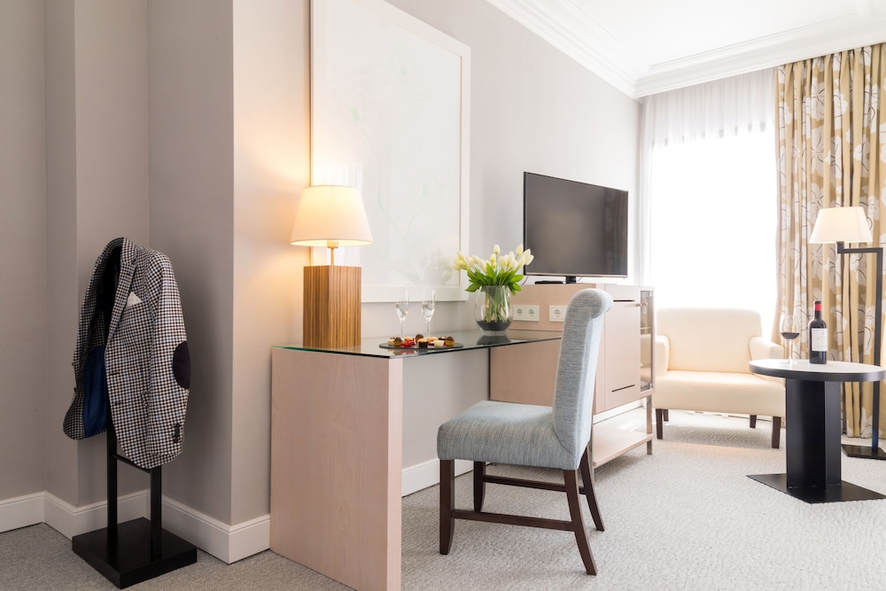 Family Triple Room, 1 Bedroom, Partial Sea View (2 adults + 1 child) photo 3