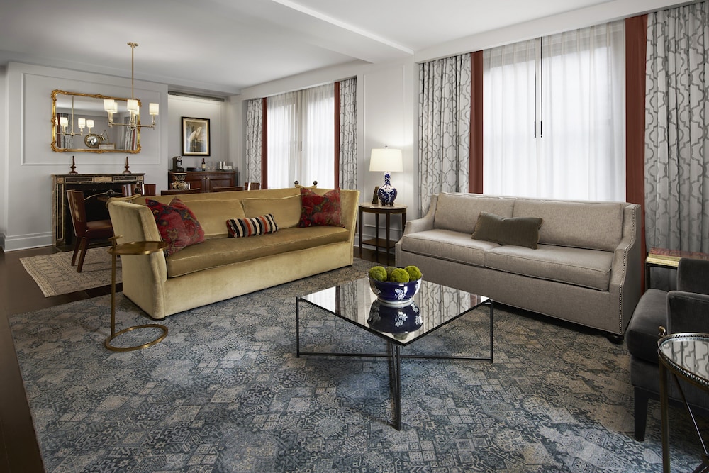 Suite, 1 Bedroom (Dining Area) thumbnail 6