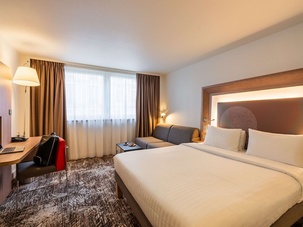 Executive Room, 1 Queen Bed with Sofa bed - Photo 2