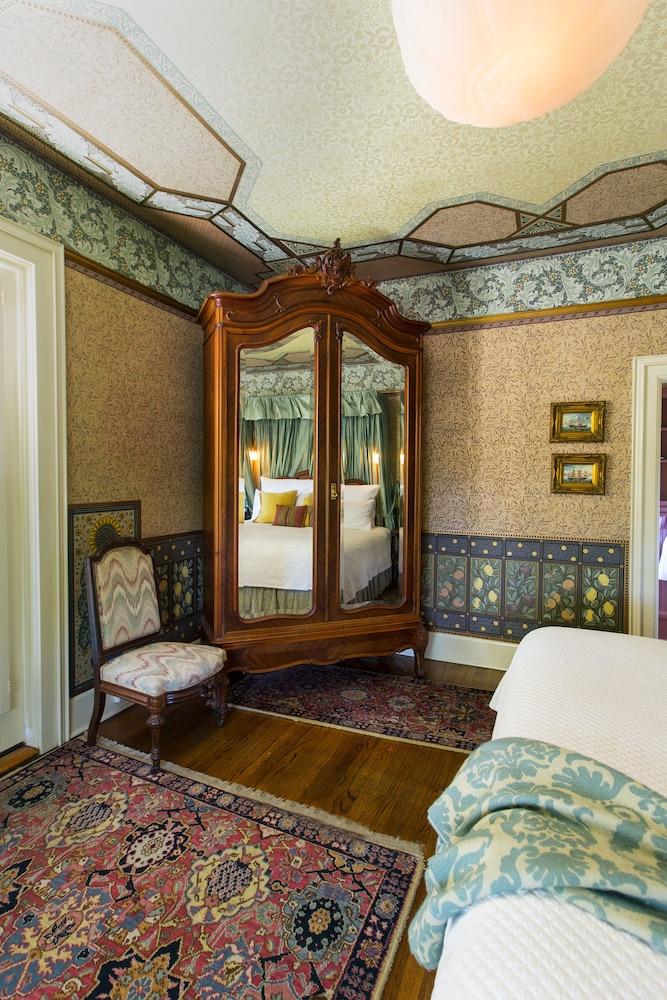 Superior Room, 1 King Bed, Balcony, Garden View (Robert and Julia Simpson) - Photo 1