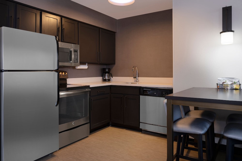 Suite, 1 Bedroom - Photo 6