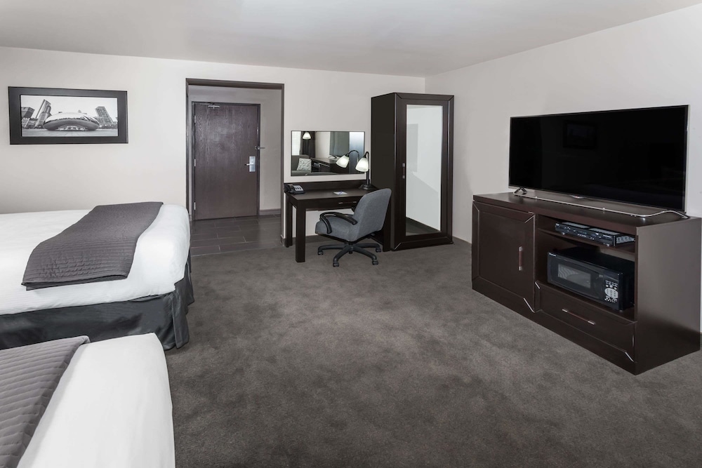 Suite, 2 Double Beds, Non Smoking photo 2