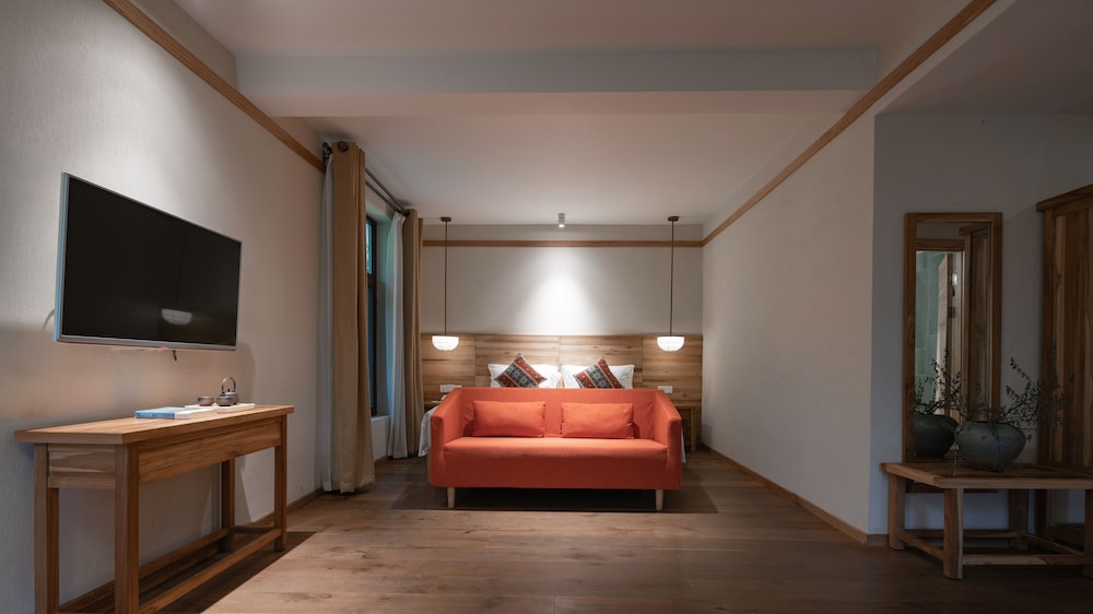 Japanese style Family room photo 1