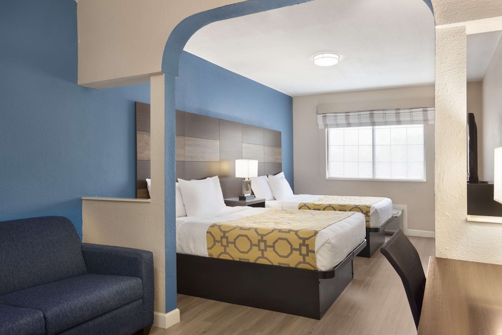 Suite, 2 Queen Beds - Photo 1