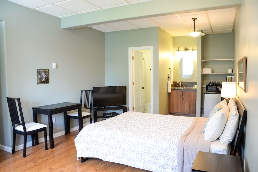 Family Room, 1 Queen Bed with Sofa bed