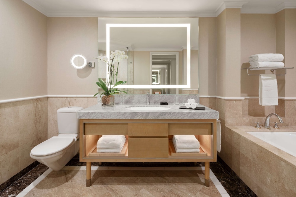 Ambassador Suite, Lounge Access, High Floor