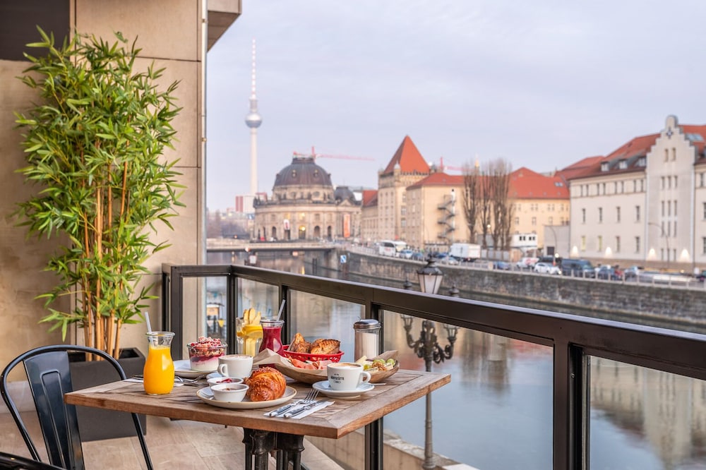Suite with Balcony & River view - Photo 12