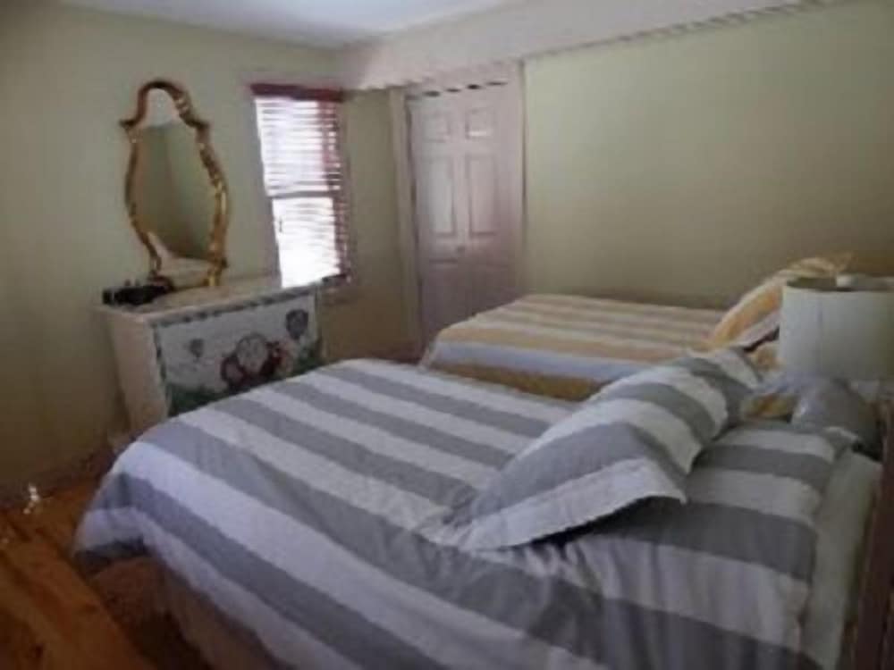 House, 2 Bedrooms photo 2