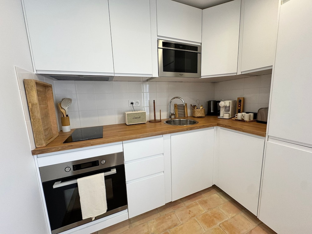 Suite, Accessible, Ensuite (Back) photo 3