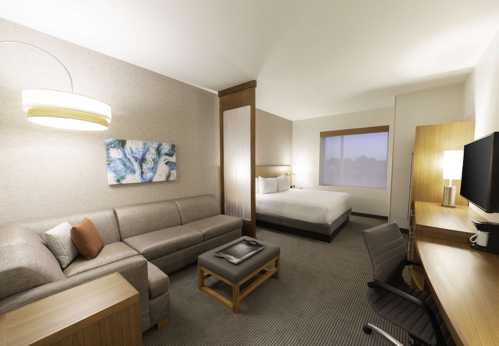 Room, 1 King Bed with Sofa bed (High Floor) - Photo 1
