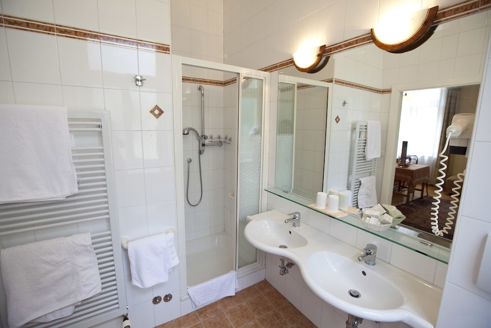 Double or Twin Room - Photo 13