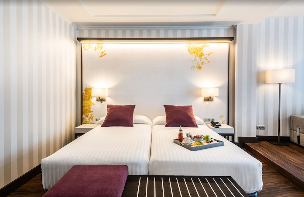 Junior Suite, 2 Twin Beds, Balcony photo 3