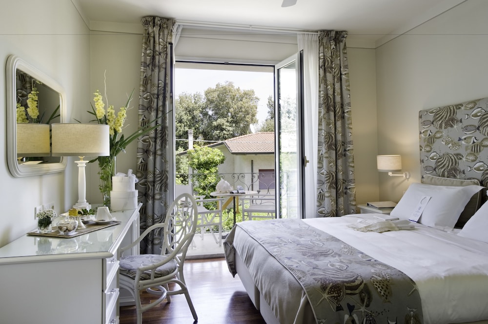 Classic Double Room, Balcony photo 1
