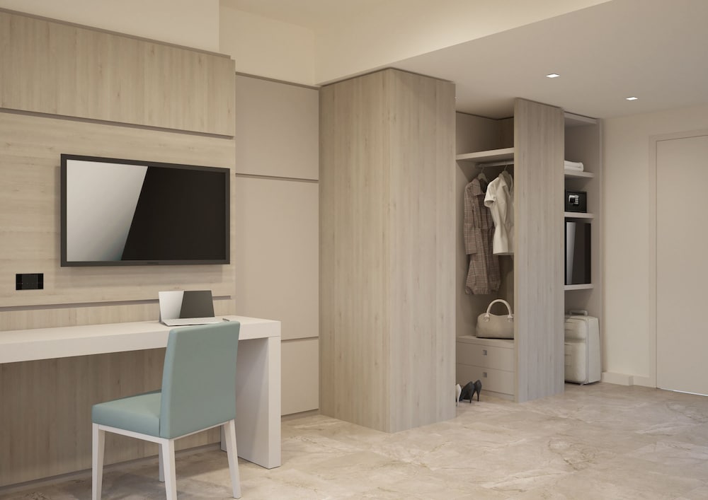 Premium Double Room - Photo 10