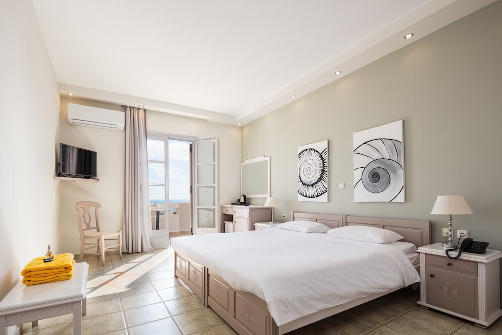 Aegean Room with Balcony & Sea View photo 1