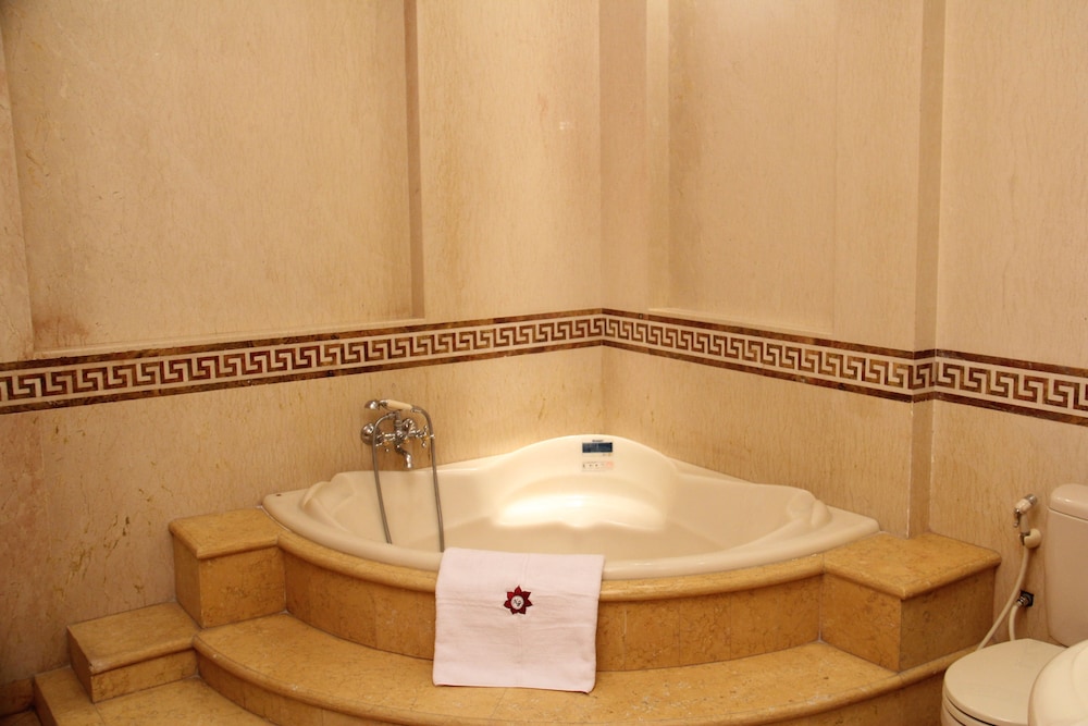 Design Villa, 4 Bedrooms, Private Bathroom, Garden View photo 3