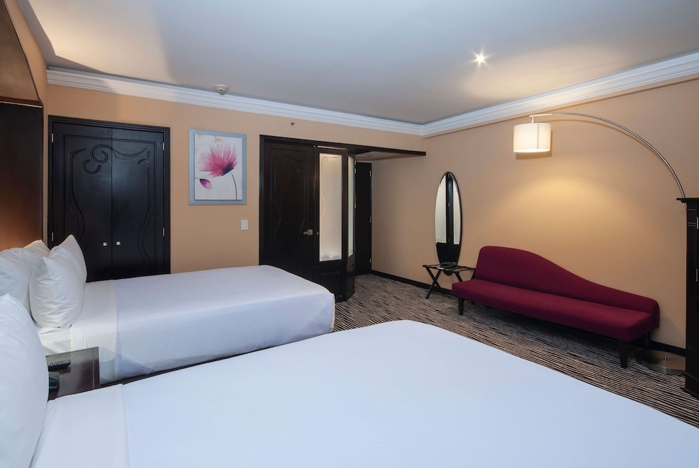 Room, 2 Double Beds, Non Smoking - Photo 1