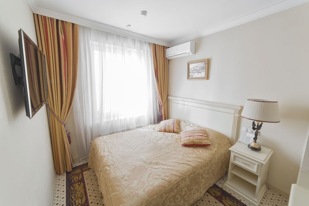 Standard Room, 1 Queen Bed photo 3