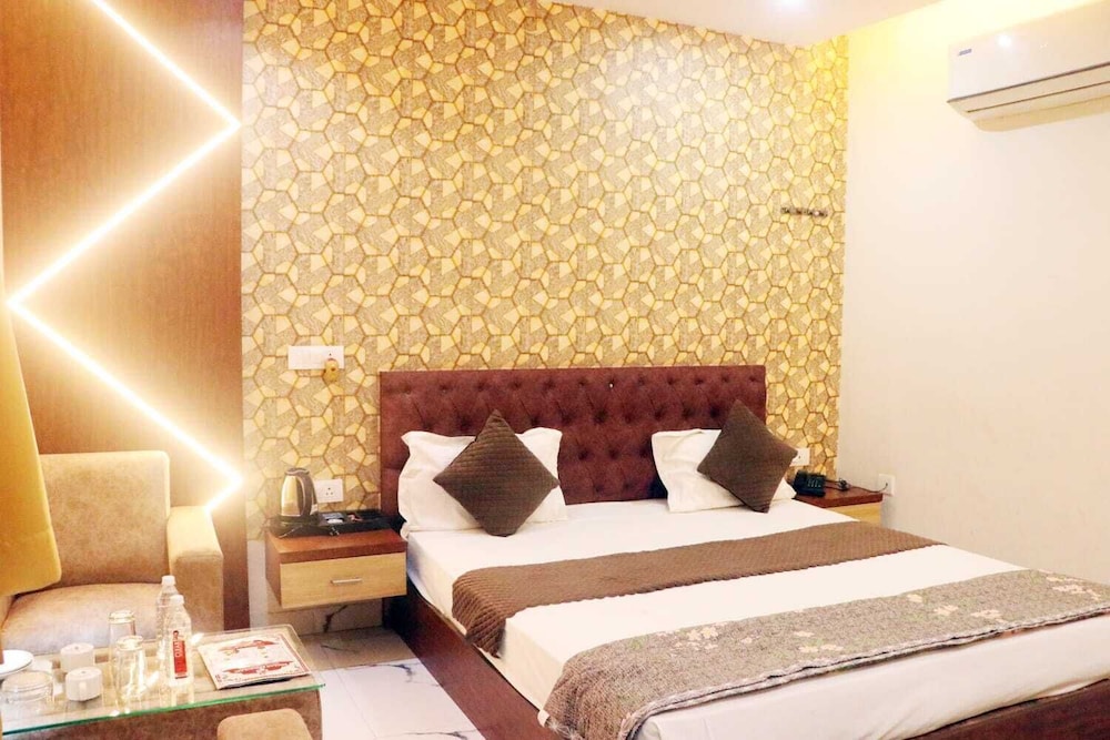 Deluxe Double or Twin Room - Photo 6