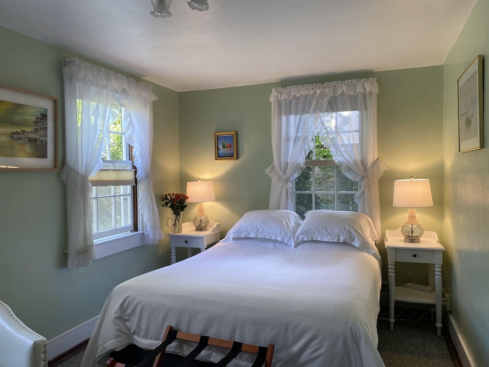 Room, 1 Queen Bed (Private Bathroom) photo 3