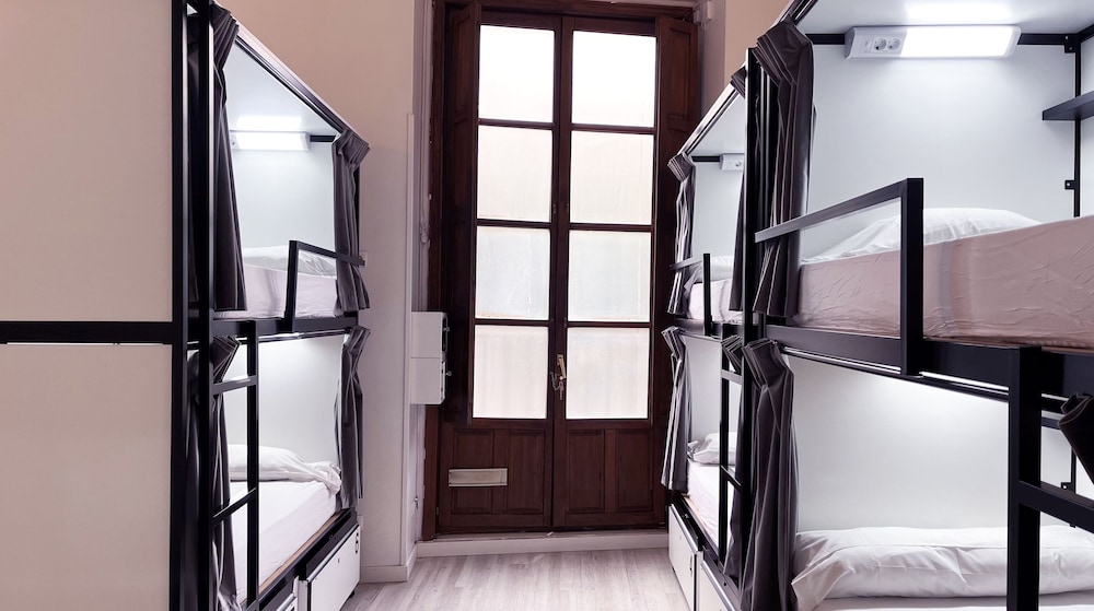 Shared Dormitory, Mixed Dorm, Private Bathroom (8 beds) photo 3