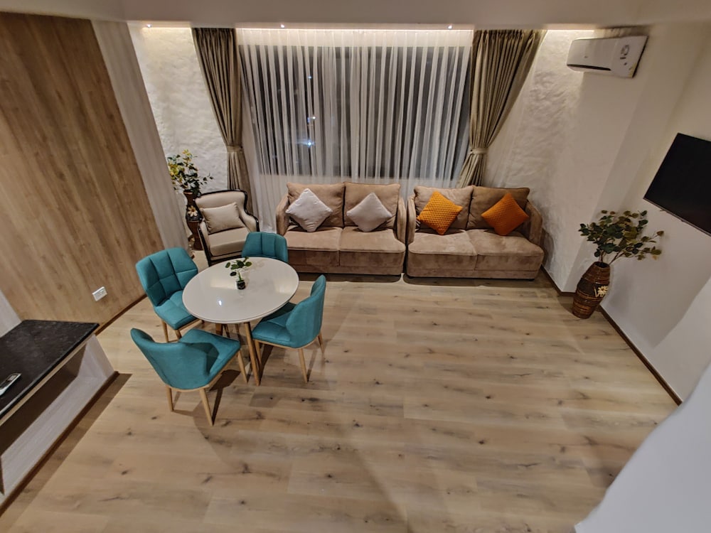 Executive Room - Photo 15