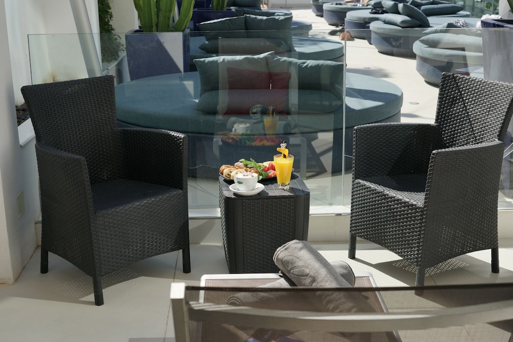 Superior Double or Twin Room, Terrace, Pool View - Photo 5