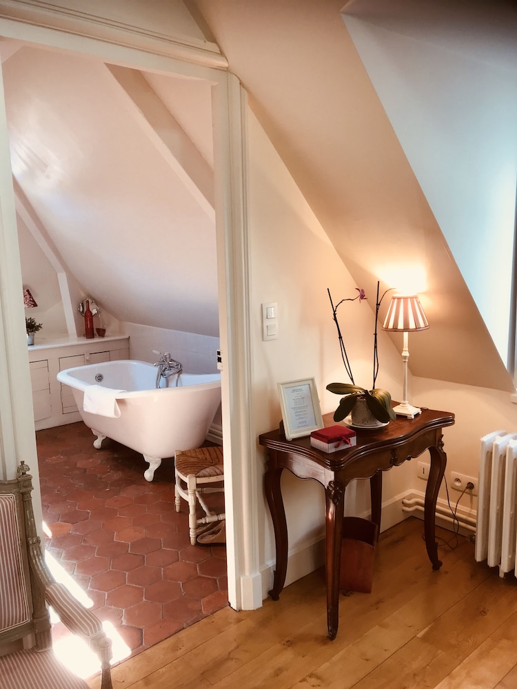 Suite (Archambault de Combaud) photo 3