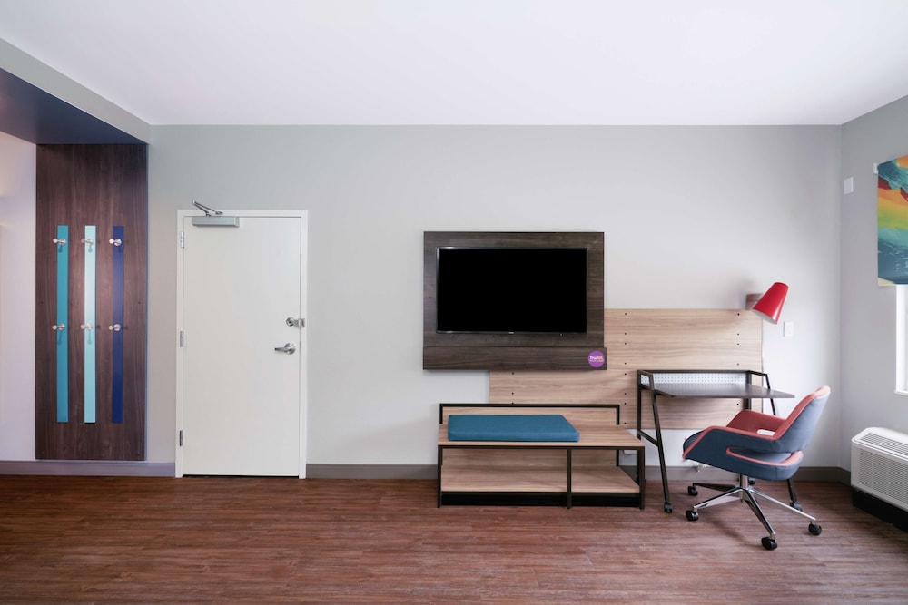 Room, 2 Queen Beds, Accessible (Roll-In Shower) - Photo 4