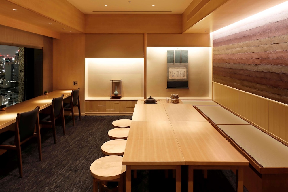 Club Deluxe King, Non Smoking (Breakfast & Club Lounge Access Included) - Photo 25