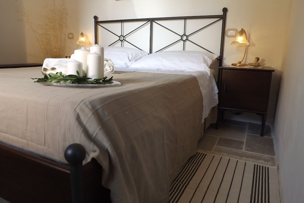 Double Room, 1 Queen Bed, Courtyard View