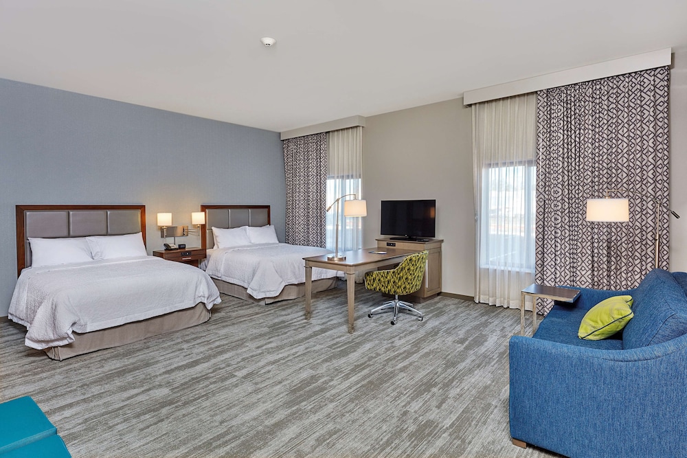 Studio, 2 Queen Beds, Accessible (Mobility & Hearing, Roll-in Shower) photo 2