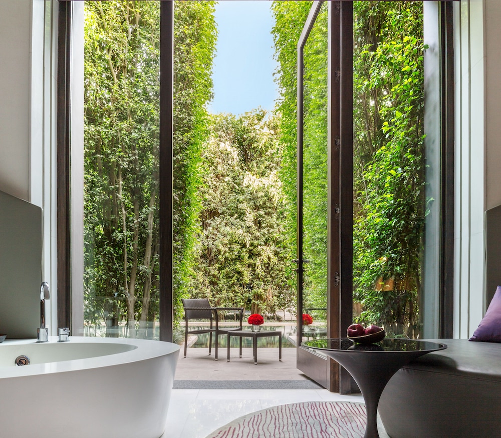 The Roseate Lake Access Suite, HiTea,15% Dis Food&Soft Bev Spa Laundry Car Service,Airport Transfers