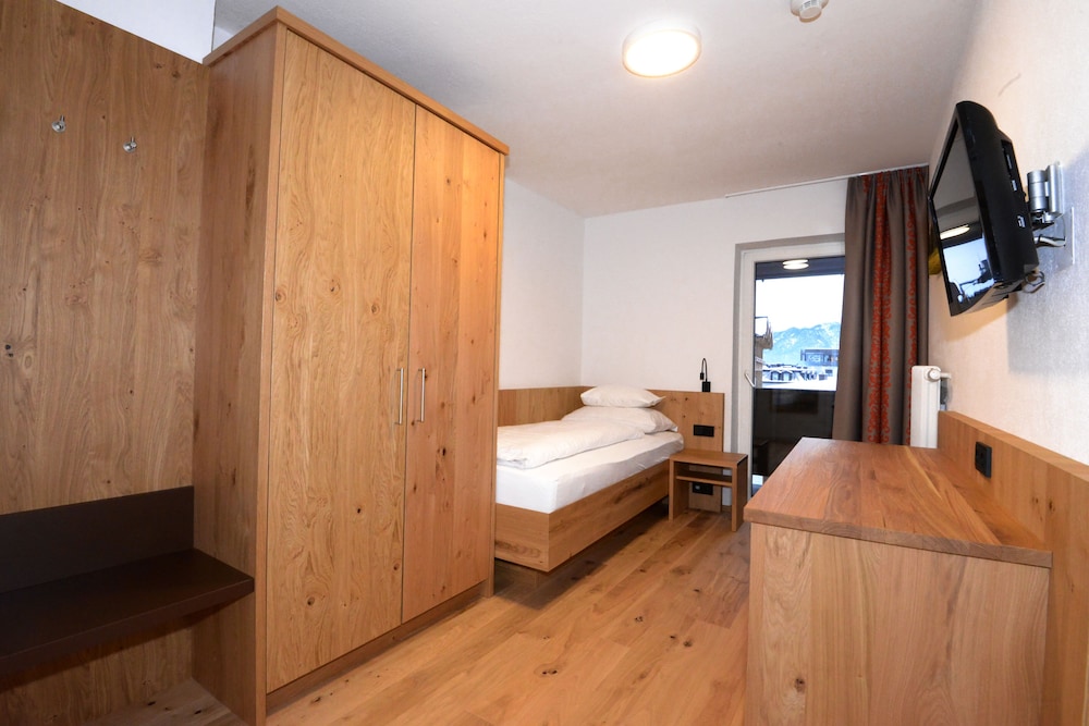 Single Room, Balcony