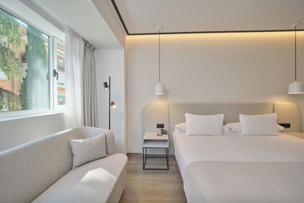 Standard Triple Room - Photo 4