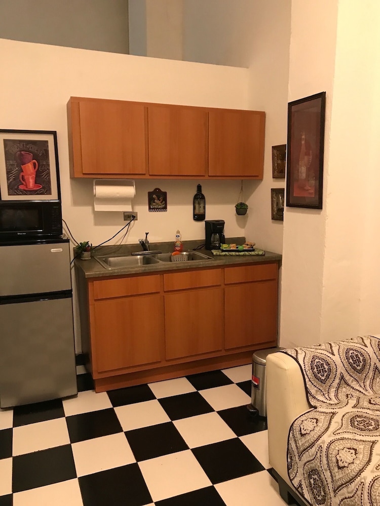 Suite #23 (With Balcony) photo 2
