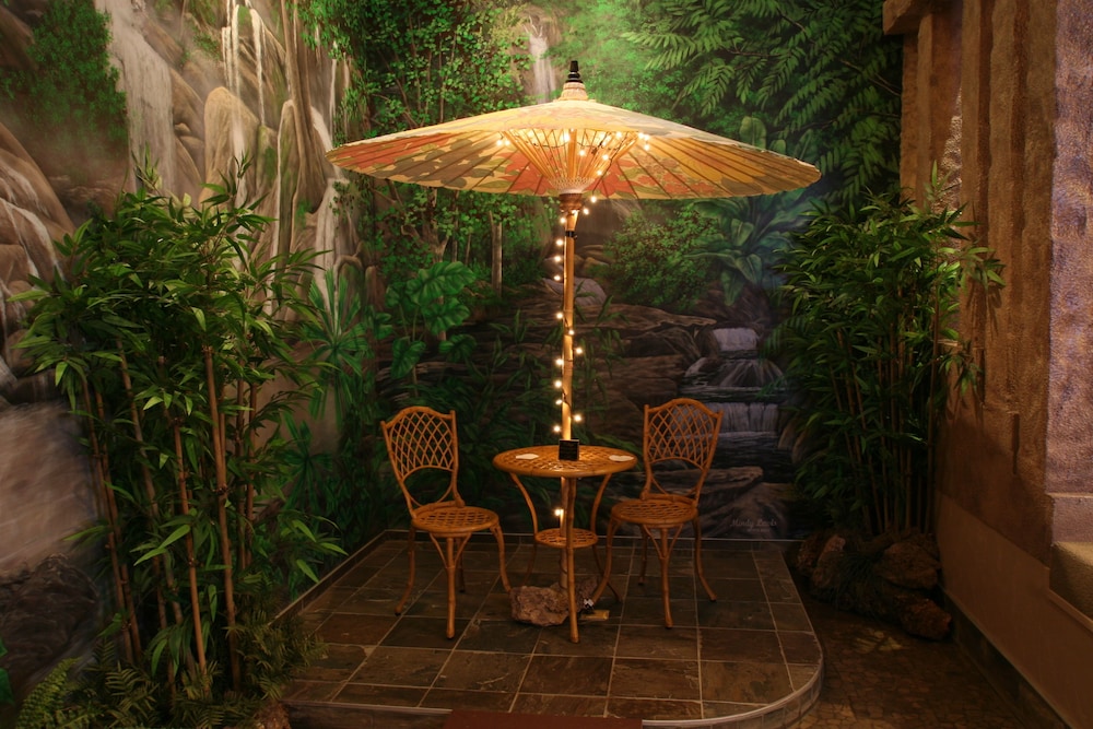 Suite, 1 King Bed (Thailand Theme) photo 3