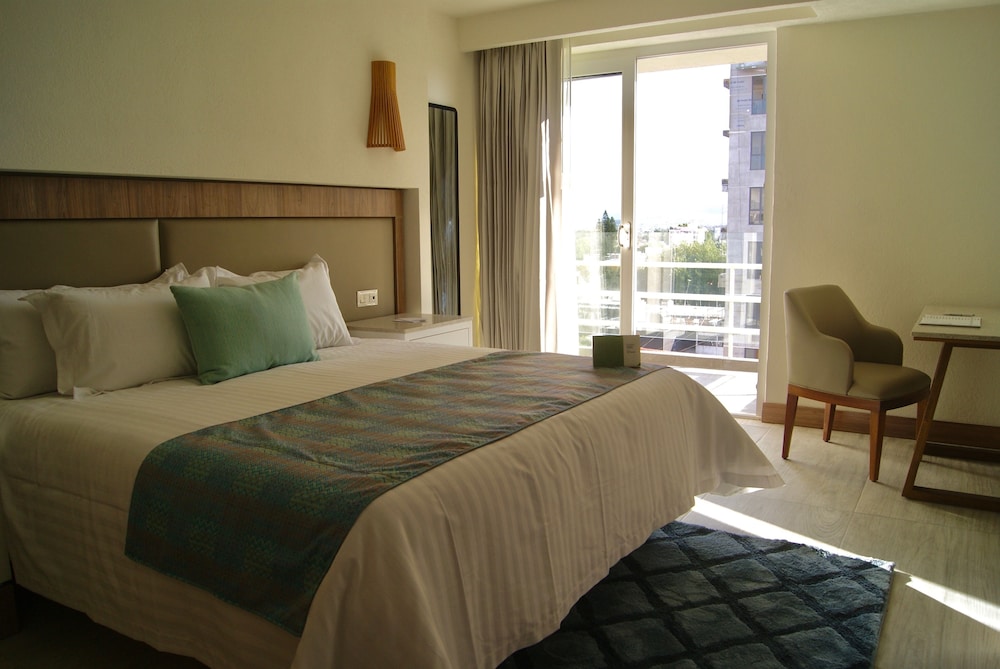 Standard Double Room, 1 King Bed, Balcony photo 2