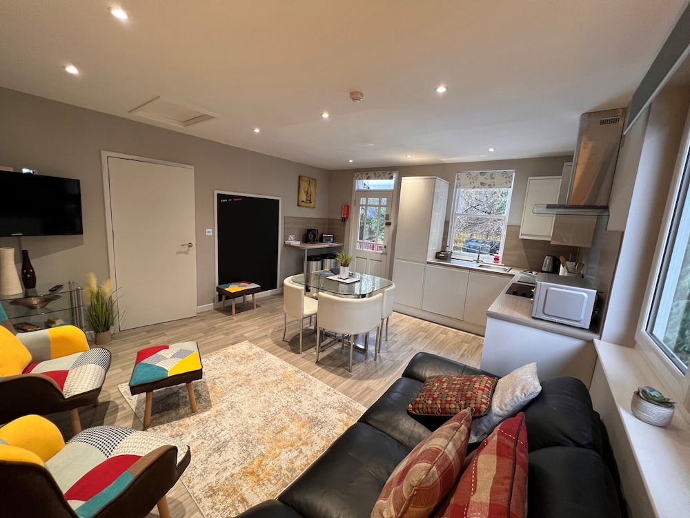 Luxury Apartment, Private Bathroom (Annex) photo 1