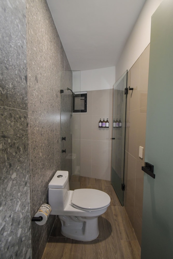 Satelite Suite - Photo 20
