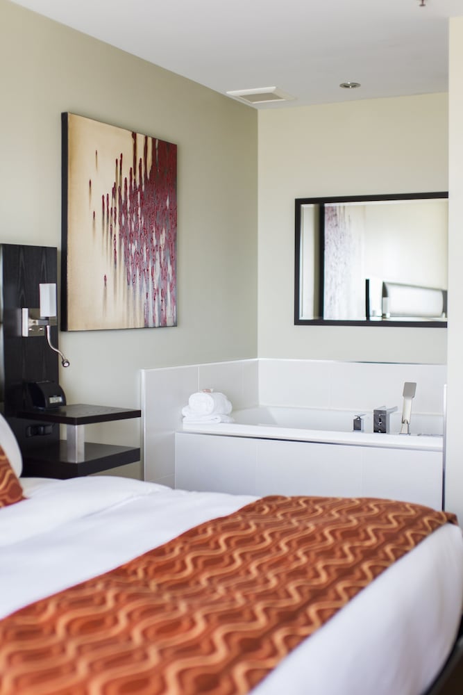 Signature suite 1 king bed - Photo 1