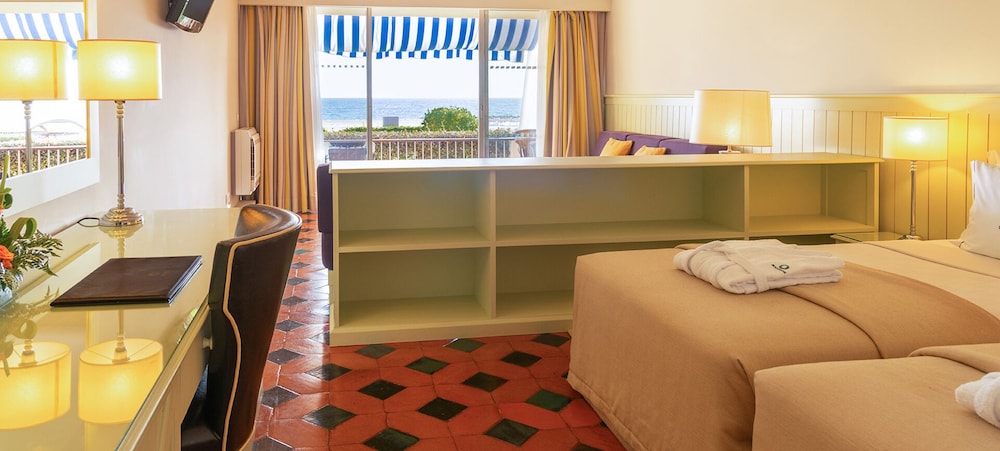 Family Room, Balcony, Sea View - Photo 5
