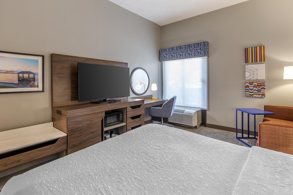 Room, 1 Double Bed, Accessible, Bathtub (Mobility & Hearing) - Photo 6