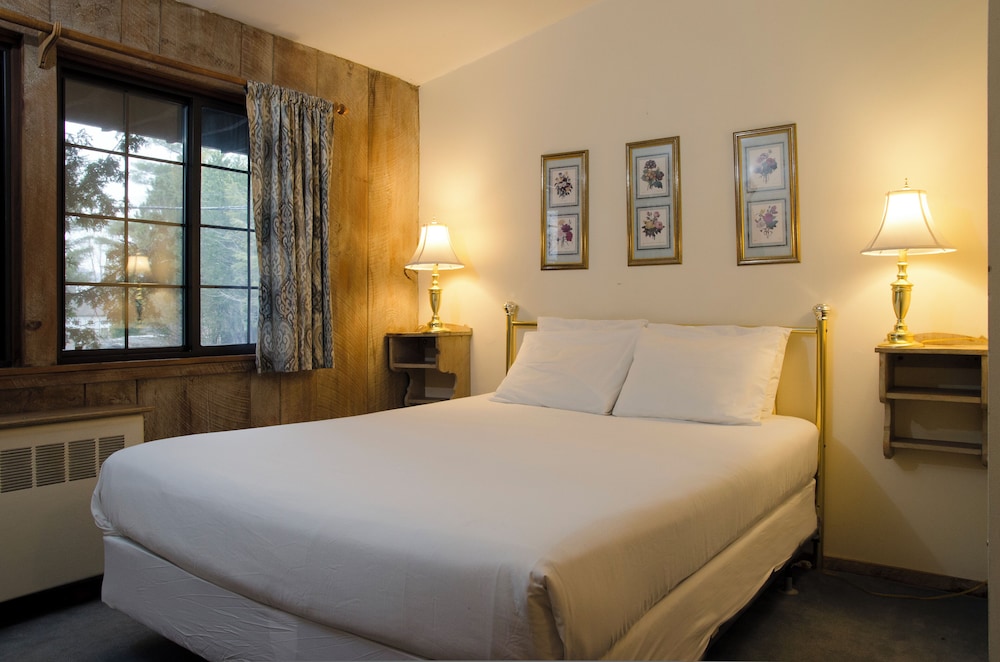 Standard Room, 1 Queen Bed